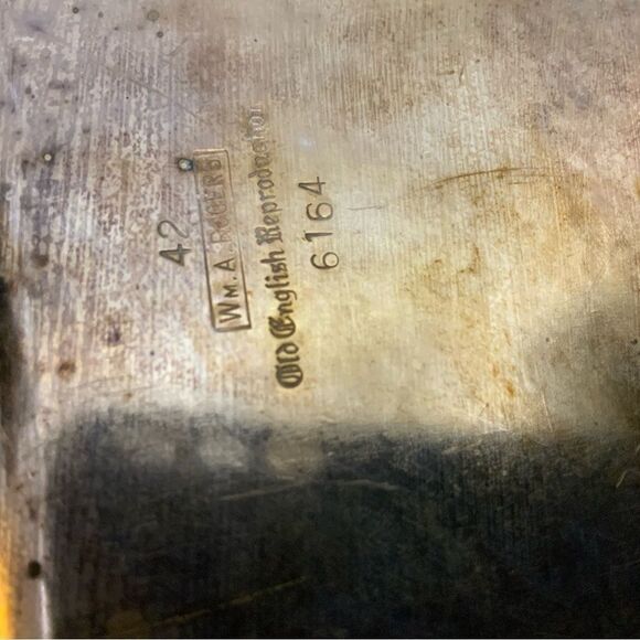 Vintage WM A Rogers Old English Reproduction tray 6164 - Picture 3 of 7